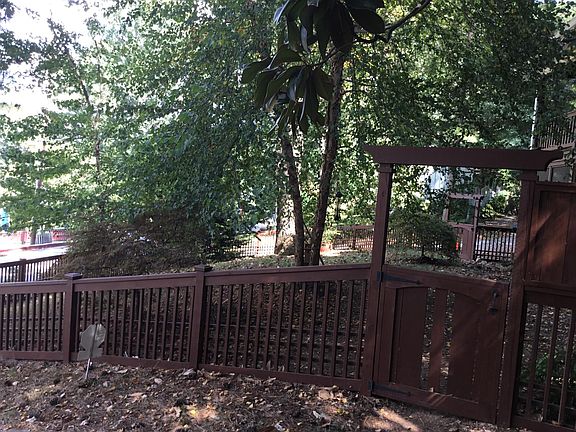 Fenced in front yard for Fido