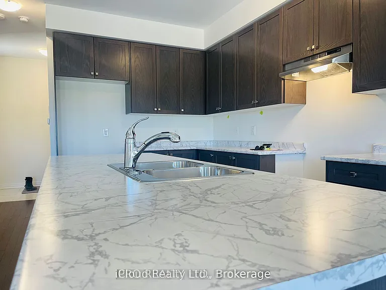 35 Brixham Ln #UPPER LEVEL — Photo 5