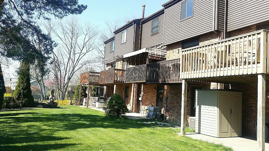 105 Kendall Ln photo 1