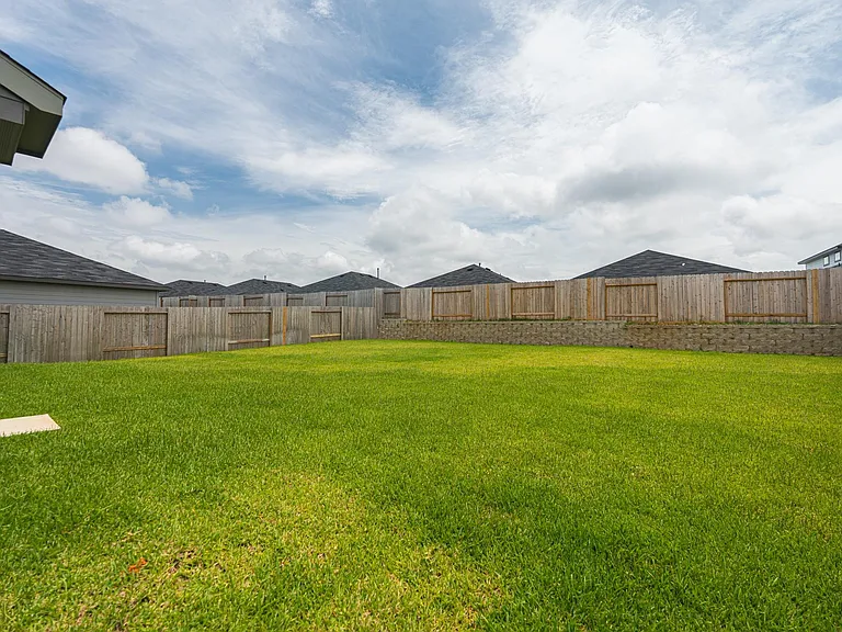 40818 Hawthorne Glades St — Photo 41