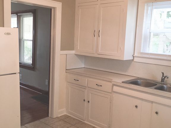 3rd image of 1608 S Fares Ave