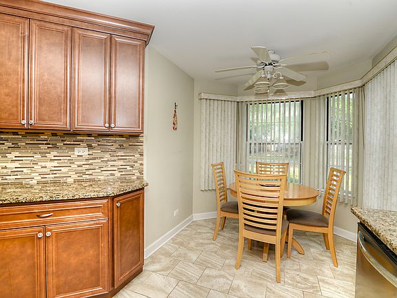 5th image of 4427 Edinburg Ln #4427