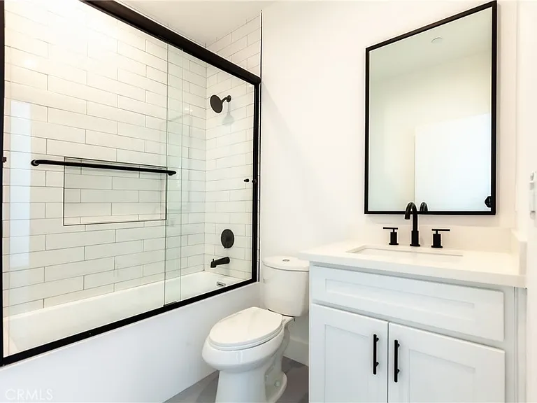 10910 W Hesby St #1/2 — Photo 26