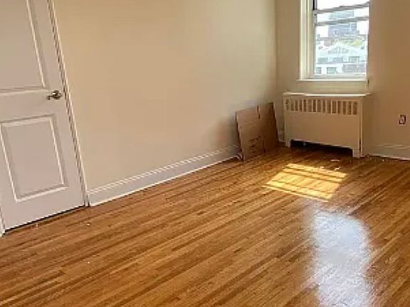 3rd image of 14306 Barclay Ave APT 6F