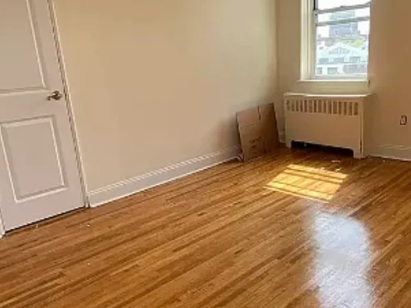 8625 Van Wyck Expy, Briarwood, NY