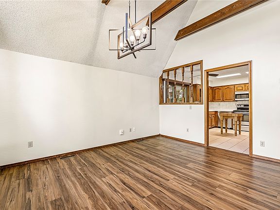 5th image of 6 Whitwick Ln