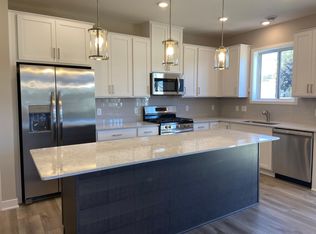13595 Hollybrook Dr, Apple Valley, MN 55124