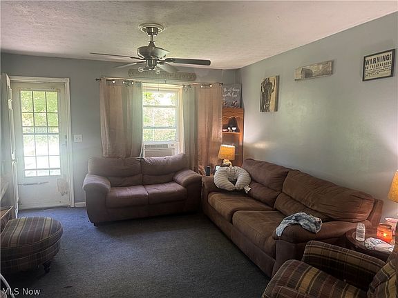 3rd image of 4647 Painesville Warren State Rd NW