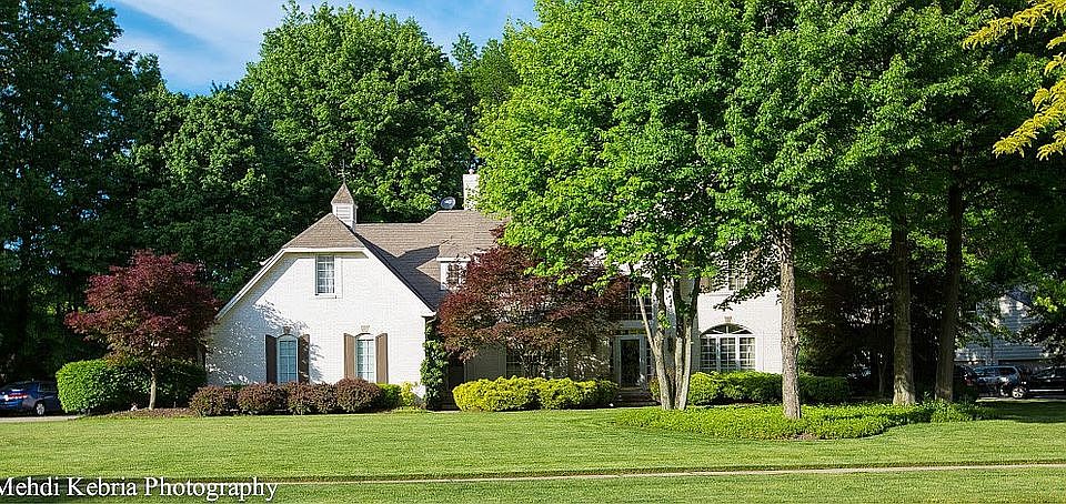 1st image of 411 Greenbriar Dr