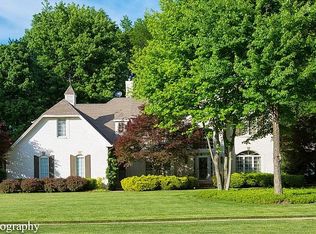 411 Greenbriar Dr, Avon Lake, OH