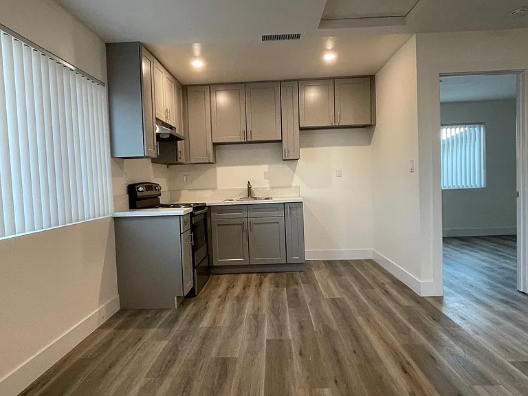 2458 Sorrel Ave — Photo 3