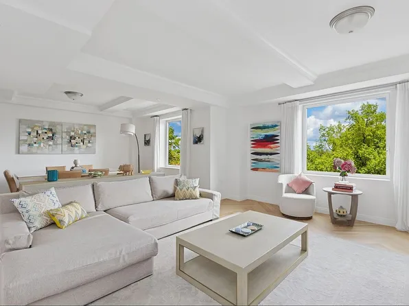 160 Central Park S #401, New York, NY 10019