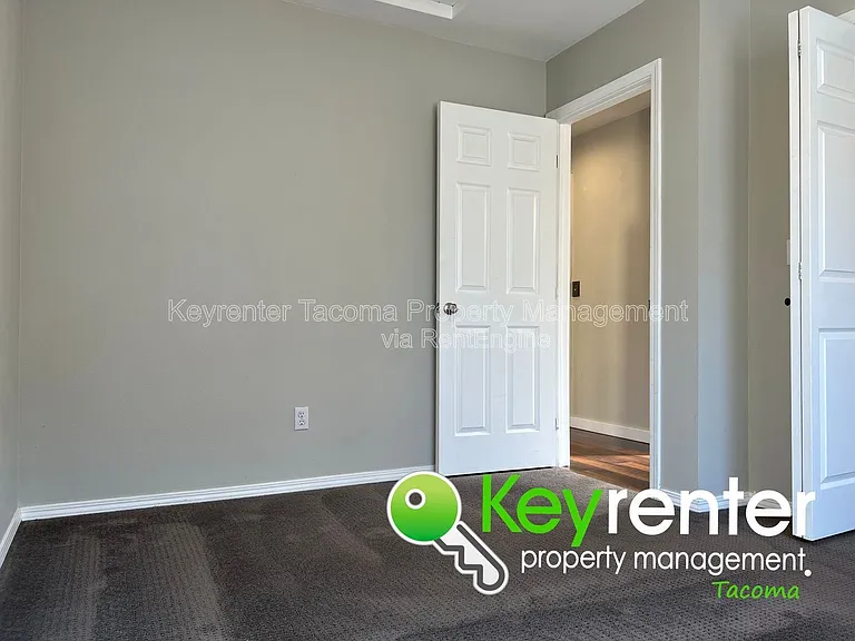 628 N Steele St — Photo 14