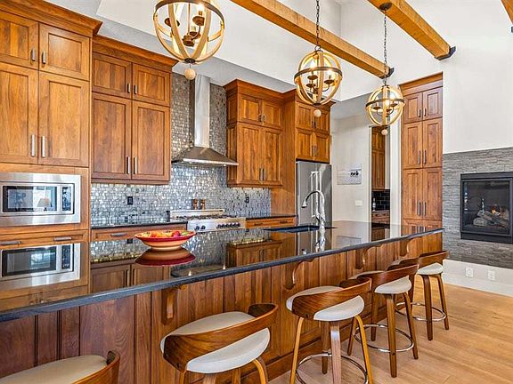 2nd image of 3 Prairie Smoke Rise