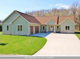 992 Pine Ridge Ct, Brownsville, WI 53006