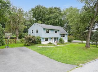 2 Oriole Dr, Poughkeepsie, NY 12601