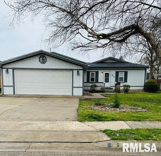 312 E Tyler St photo 1