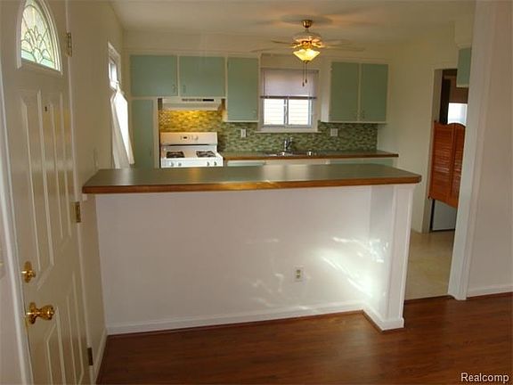 2nd image of 3536 Royal Ave