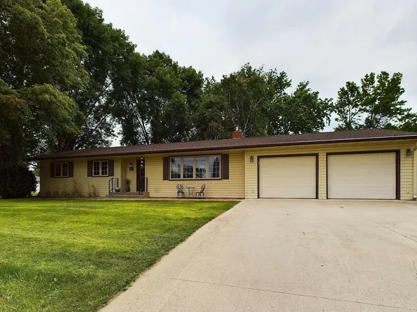 610 E 8th St, Starbuck, MN 56381