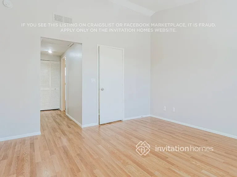 5829 S 42nd St — Photo 10