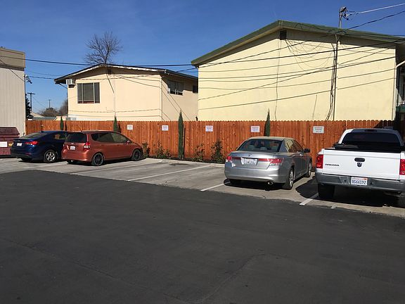 3rd image of 1629 Holly Dr APT 17