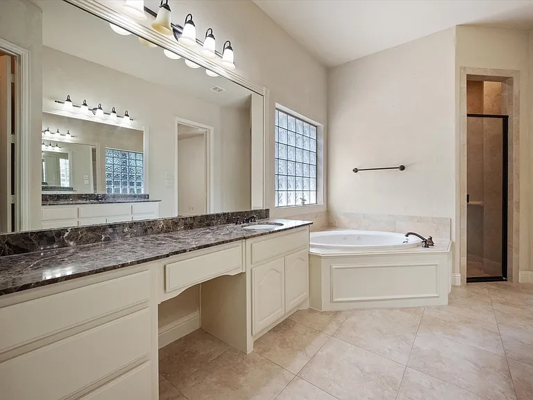 10941 Yorkshire Ln — Photo 21