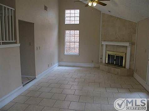 4th image of 2937 Waterfront Dr