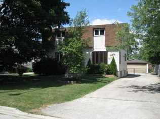 6916 97th Pl, Chicago Ridge, IL 60415