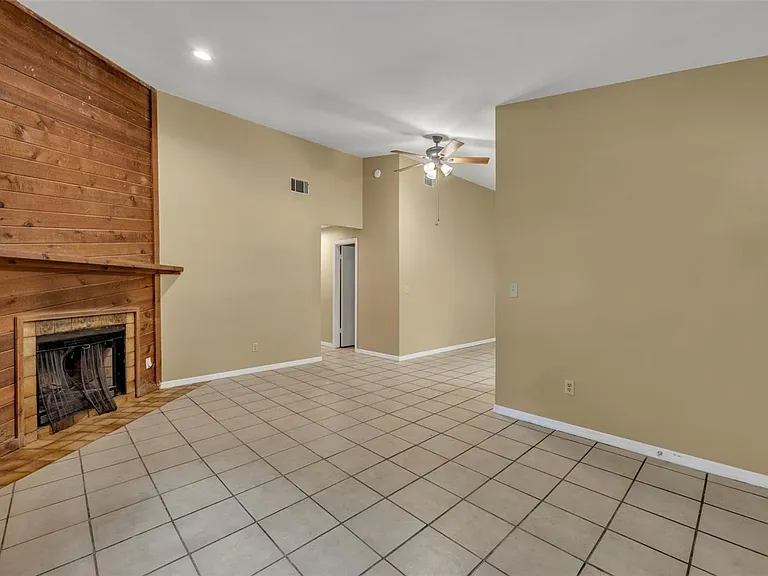 932 Robinhood Ct — Photo 4
