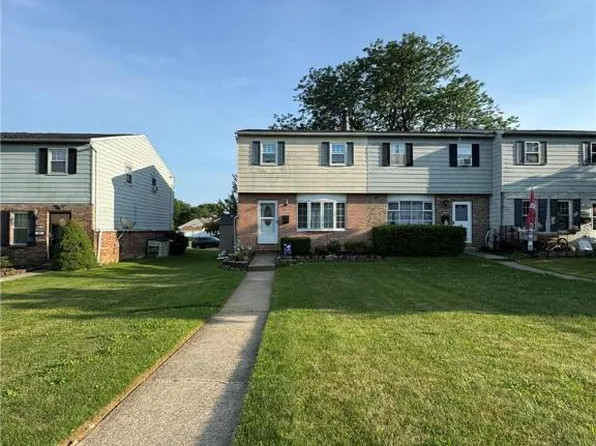 7 Madison Ln, Whitehall, PA 18052