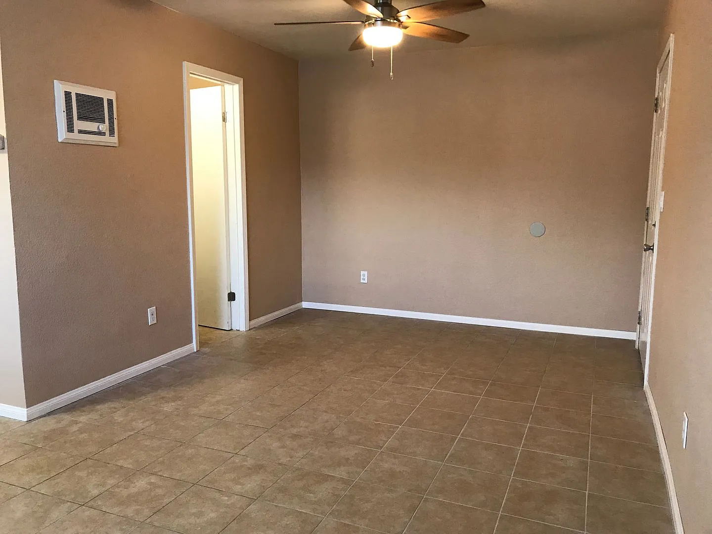 Golden Hill Apartments — Photo 4