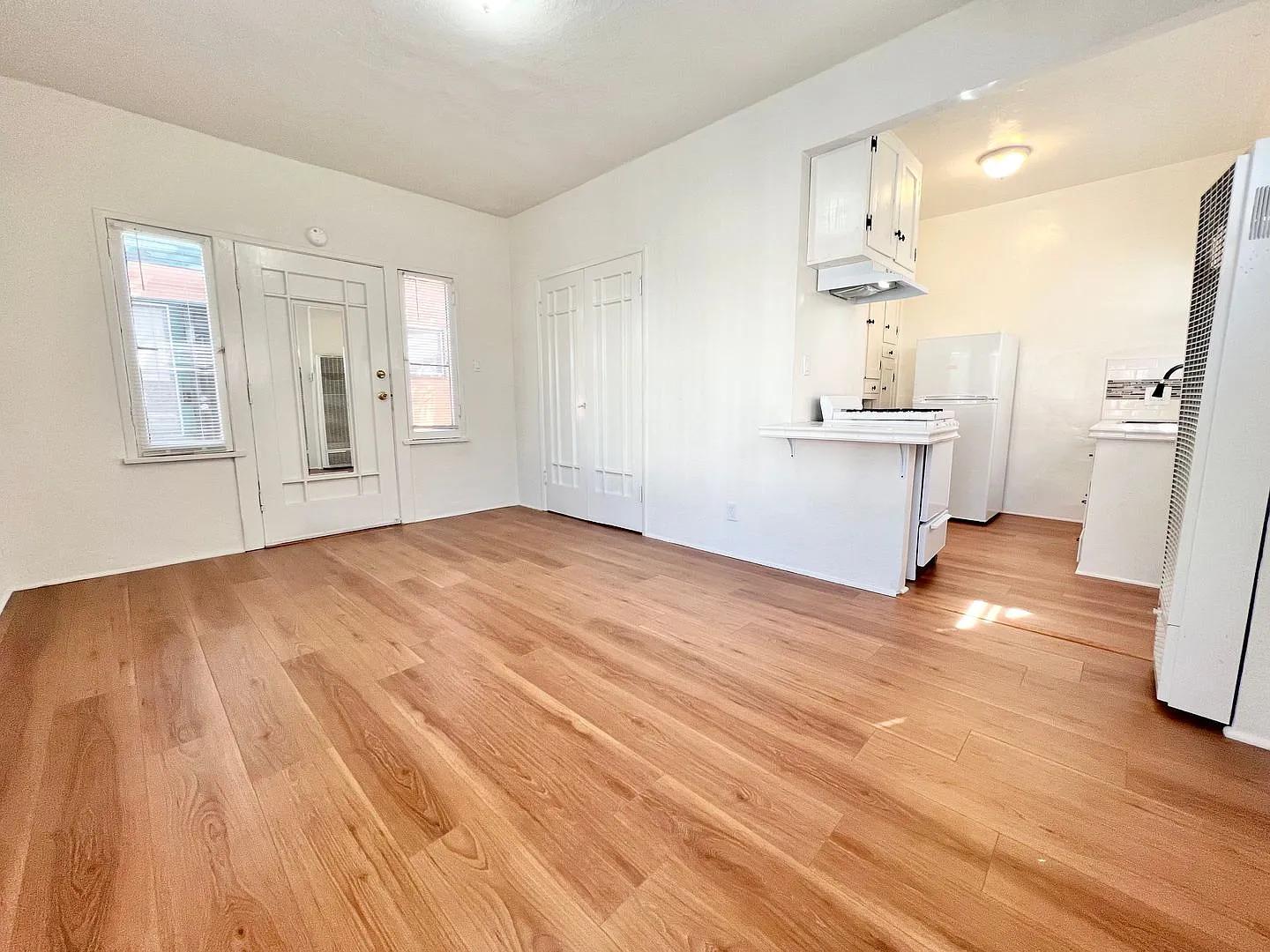 318 Temple Ave — Photo 3