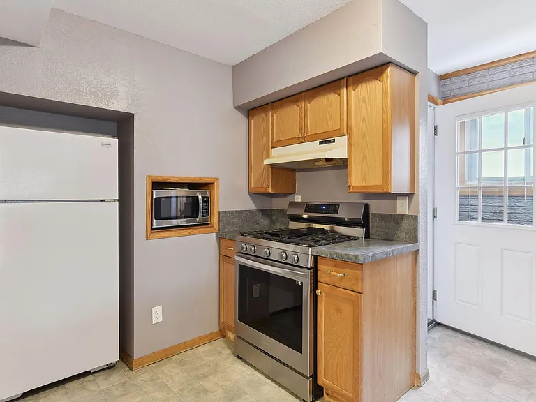 2237 Hampshire Ave S — Photo 18