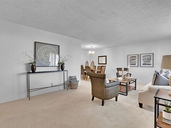 5th image of 3480 Santiago Dr
