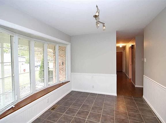 4th image of 448 Buena Vista St