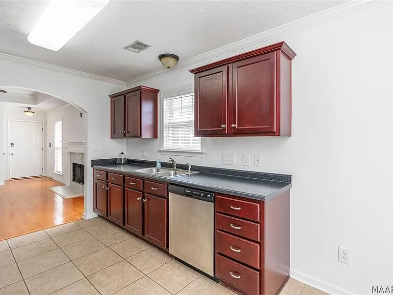 8725 Lindsey Ln — Photo 12