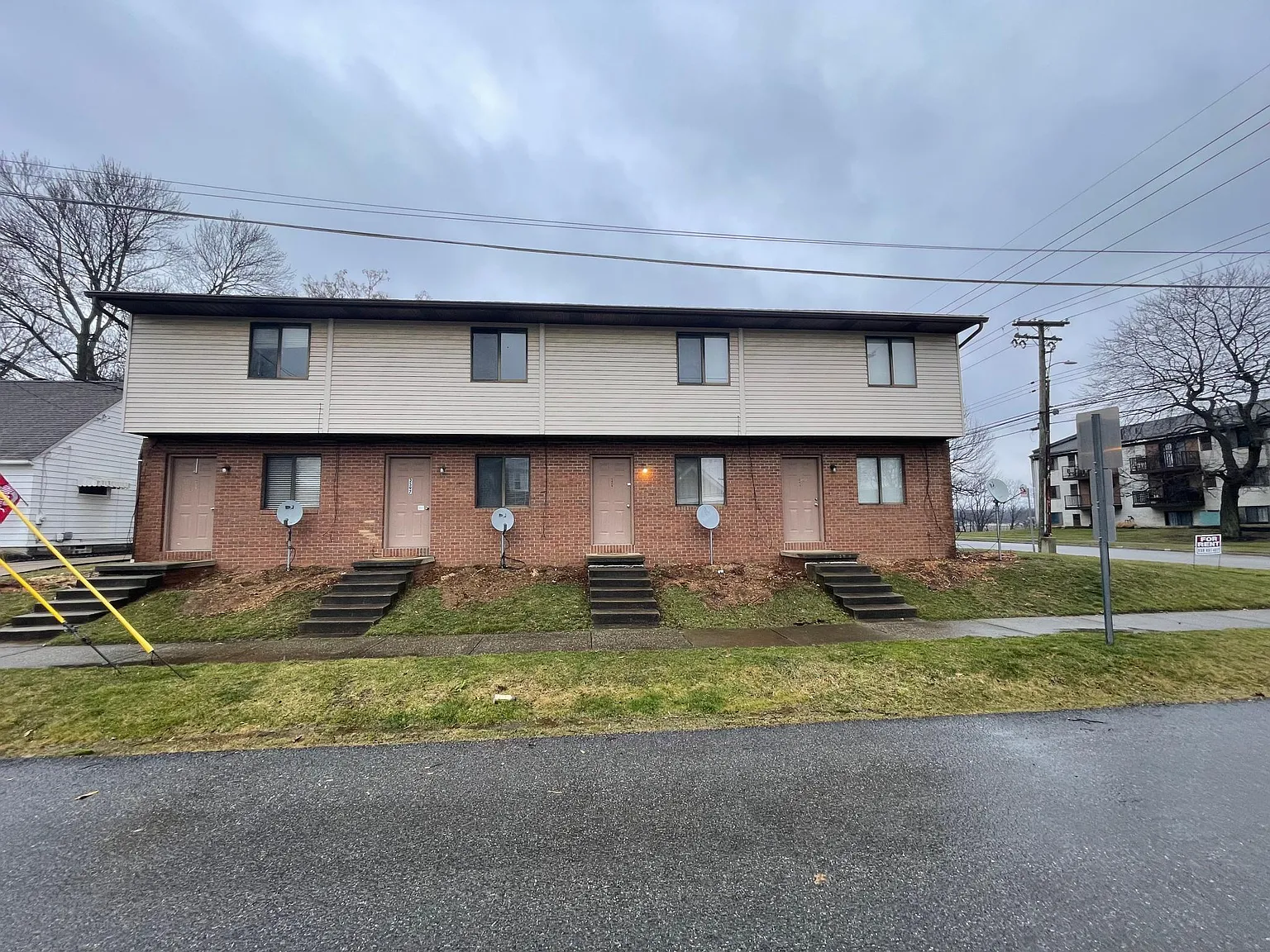 2597 Tifft St — Photo 1