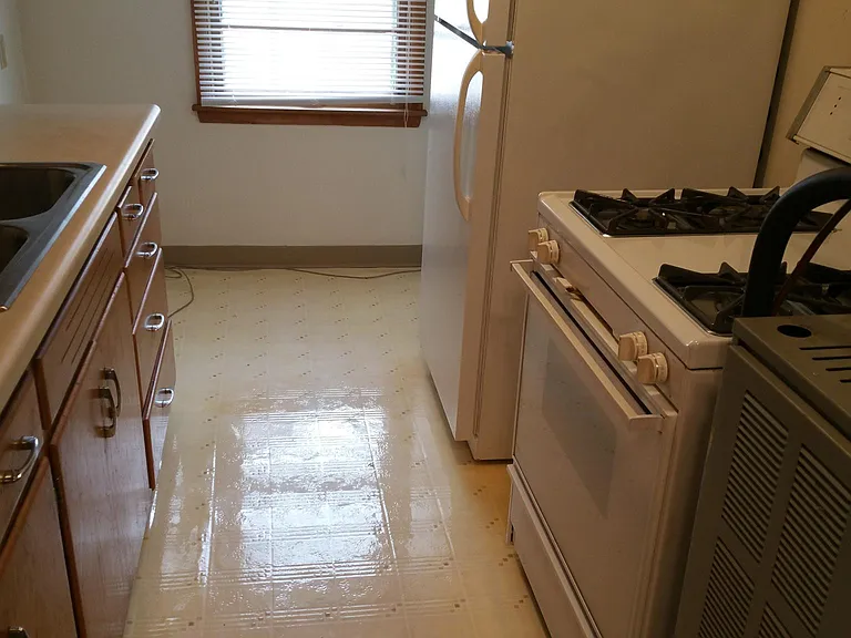 222 W 6th St #1/2 — Photo 3