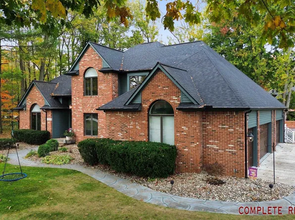 11556 Kings Knight Cir, Grand Blanc, MI 48439