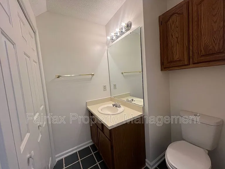 112 Greenmont Ln — Photo 6