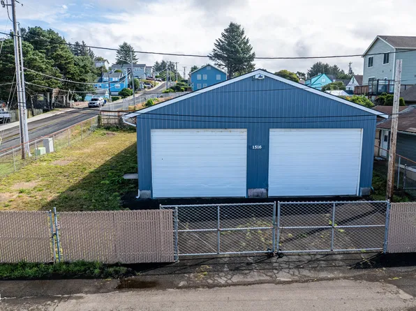 1516 NE 14th St, Lincoln City, OR 97367