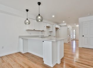 18 Forestedge Way, Manchester, NH 03102