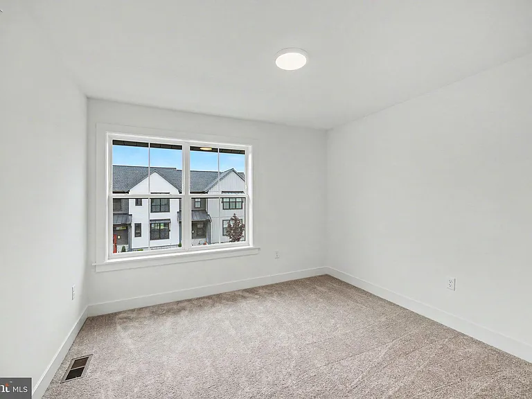 104 Madison Dr — Photo 17