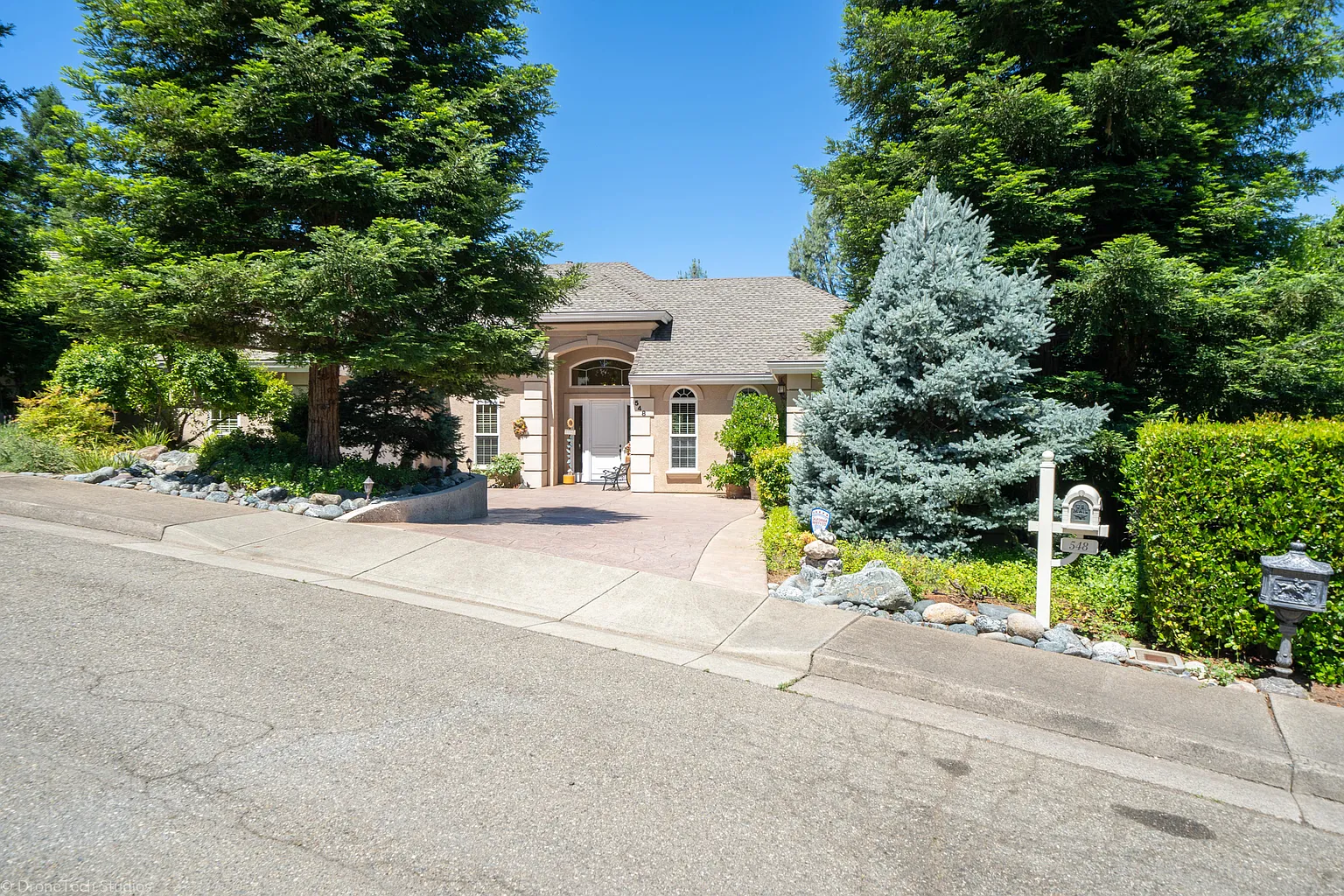 548 Aurora Pl photo 1