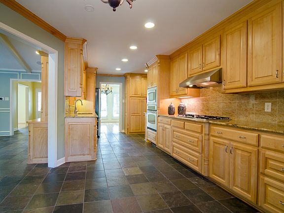 4th image of 14924 Knollview Dr
