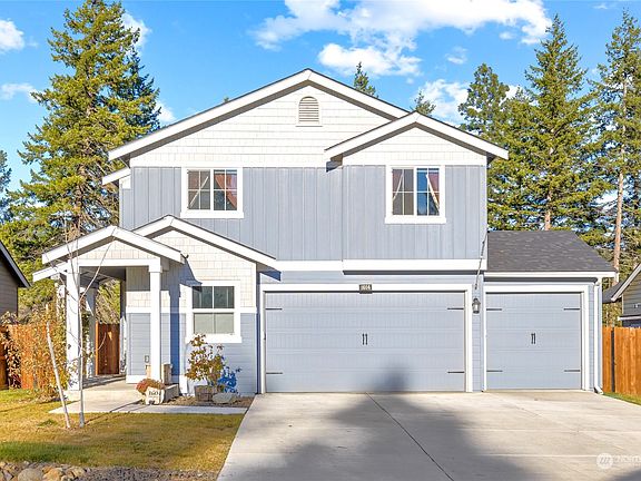 2 story home with 3 car garage, you will have all the space your need.>