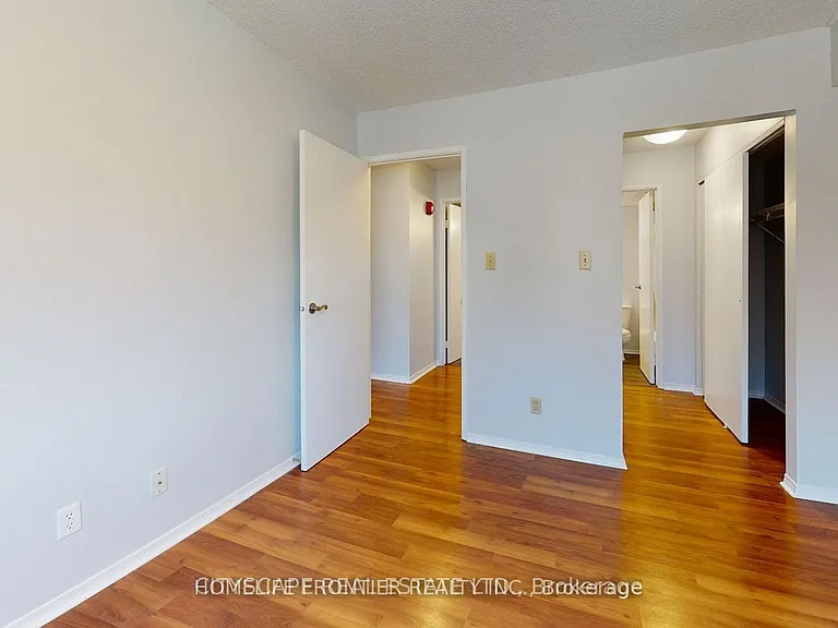 1450 Glen Abbey Gate #922 — Photo 7