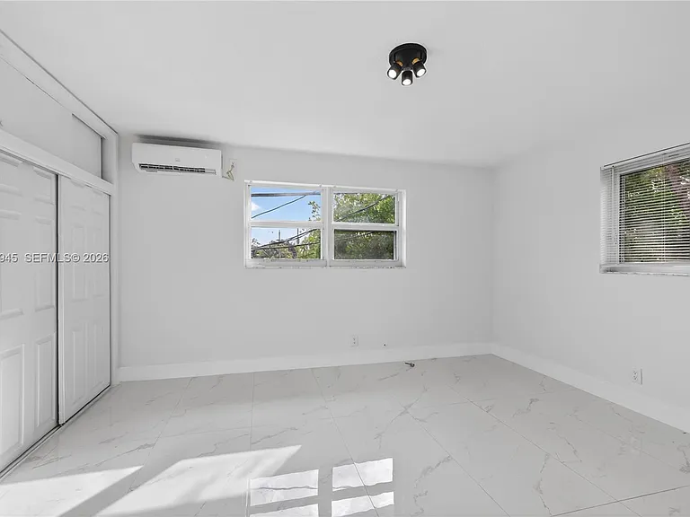 1520 NE 56th St #8 — Photo 11