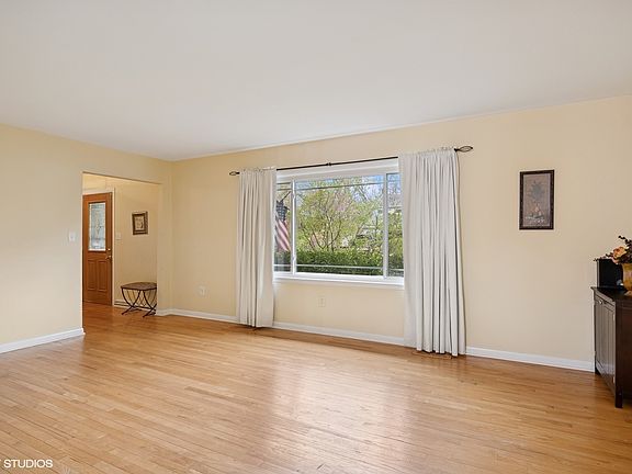 3rd image of 537 Lawndale Ave