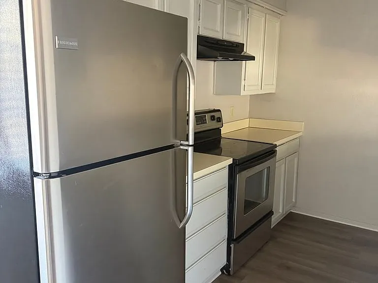 716 W Mulberry St — Photo 5